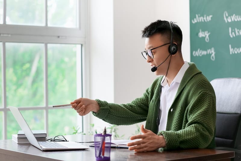 Teacher conducting online lesson to students